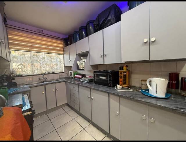 2 BEDROOM APARTMENT FOR SALE IN VANDERBIJLPARK CW 6